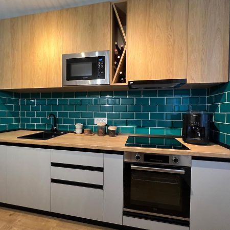 Riverside Jungle Green Apartment Oradea Buitenkant foto