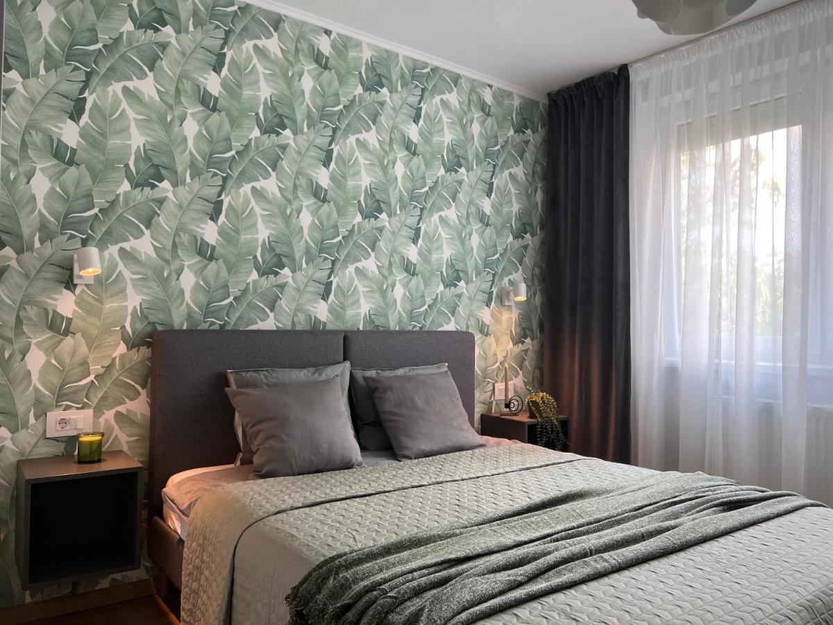 Riverside Jungle Green Apartment Oradea Buitenkant foto