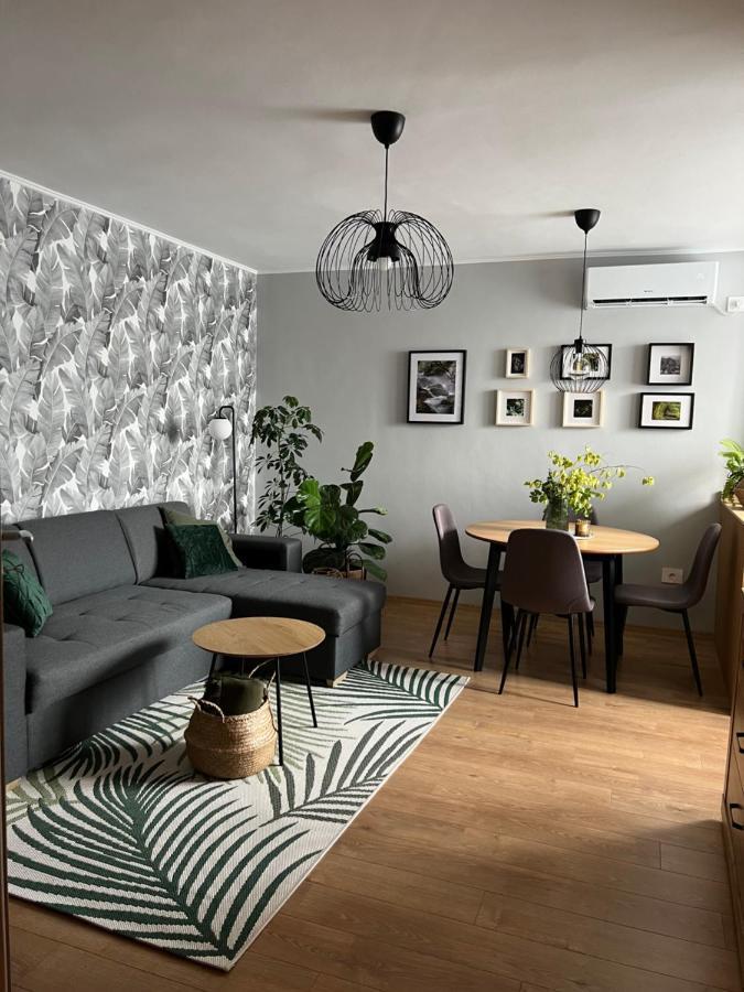 Riverside Jungle Green Apartment Oradea Buitenkant foto