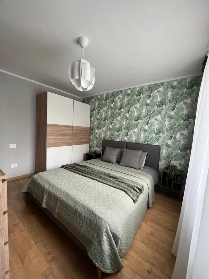 Riverside Jungle Green Apartment Oradea Buitenkant foto