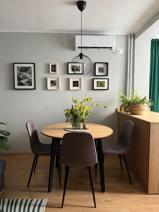 Riverside Jungle Green Apartment Oradea Buitenkant foto