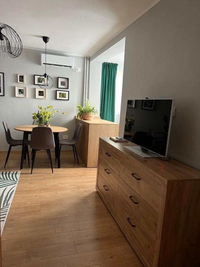 Riverside Jungle Green Apartment Oradea Buitenkant foto
