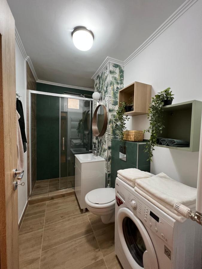 Riverside Jungle Green Apartment Oradea Buitenkant foto